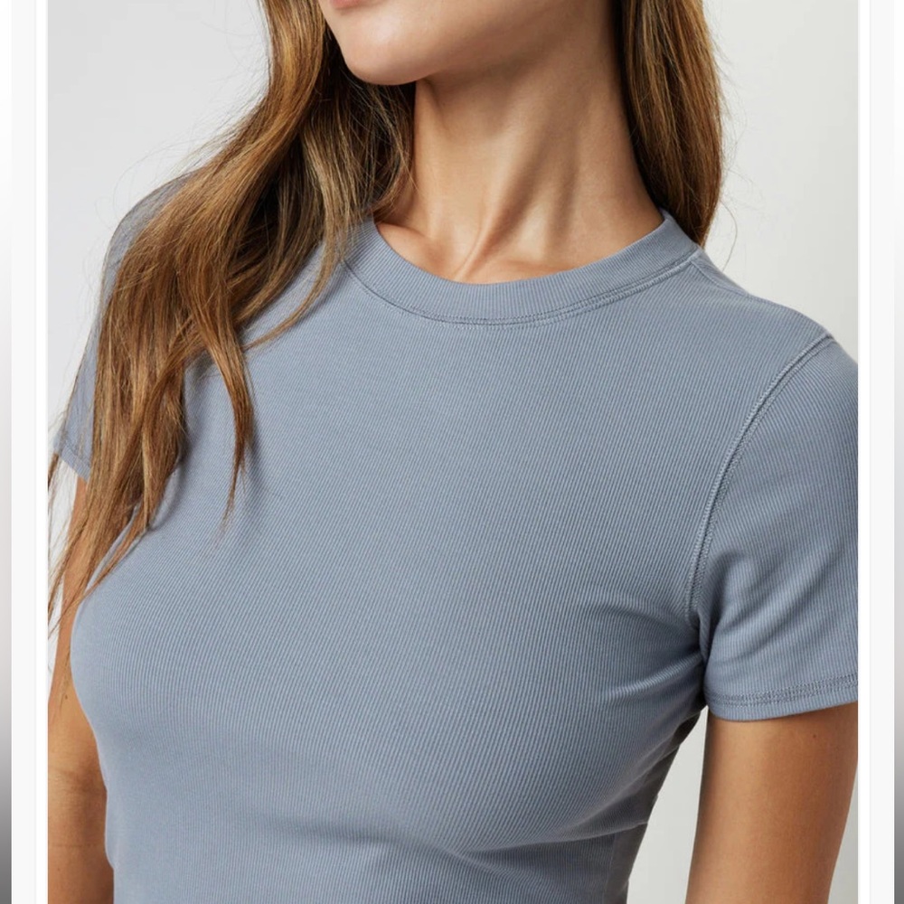 Vouri Pose Fitted Tee Size Medium